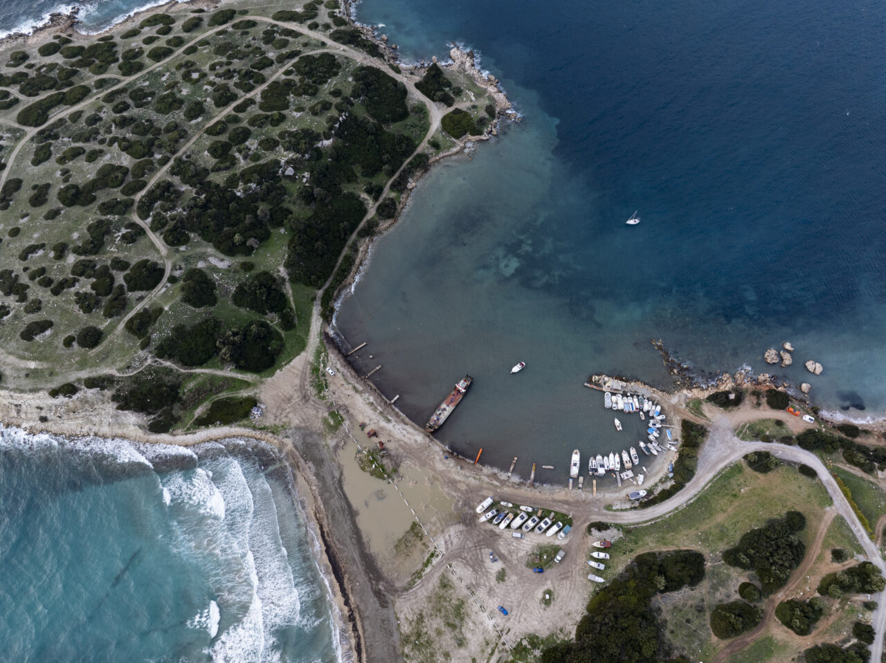 İZMİR (AA) – İzmir'in Urla ilçesinde izinsiz şekilde sökümü yapılan