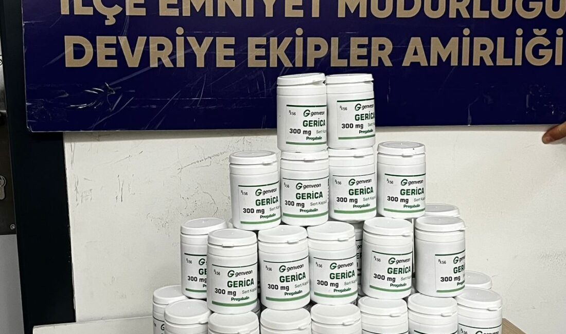 İZMİR (AA) – İzmir'de polis ekiplerince kovalamaca sonucu yakalanan şüphelinin