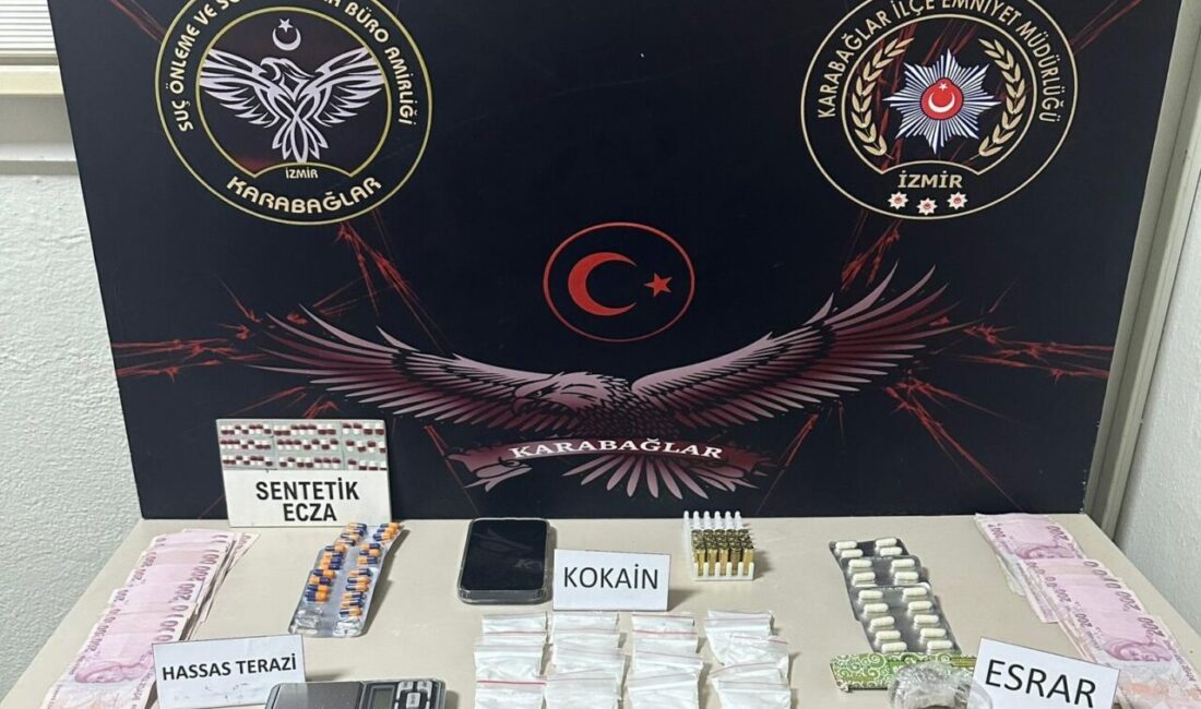 İZMİR (AA) – İzmir'in Karabağlar ilçesinde durdurulan araçta bir miktar