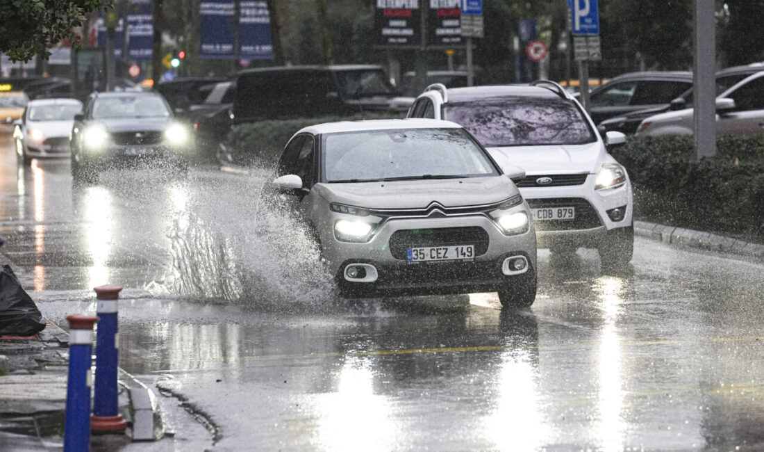 - Vapur ve feribot seferleri iptal edildi, tramvay seferleri aksadı,