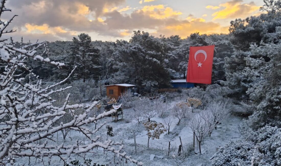İZMİR (AA) – İzmir'in Urla ilçesinin yüksek kesimlerinde kar yağışı