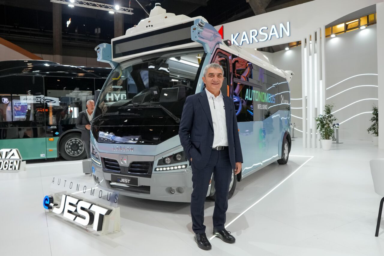 - Karsan CEO'su Okan Baş:
- "Fuar bizim için, markamızın yeteneklerini