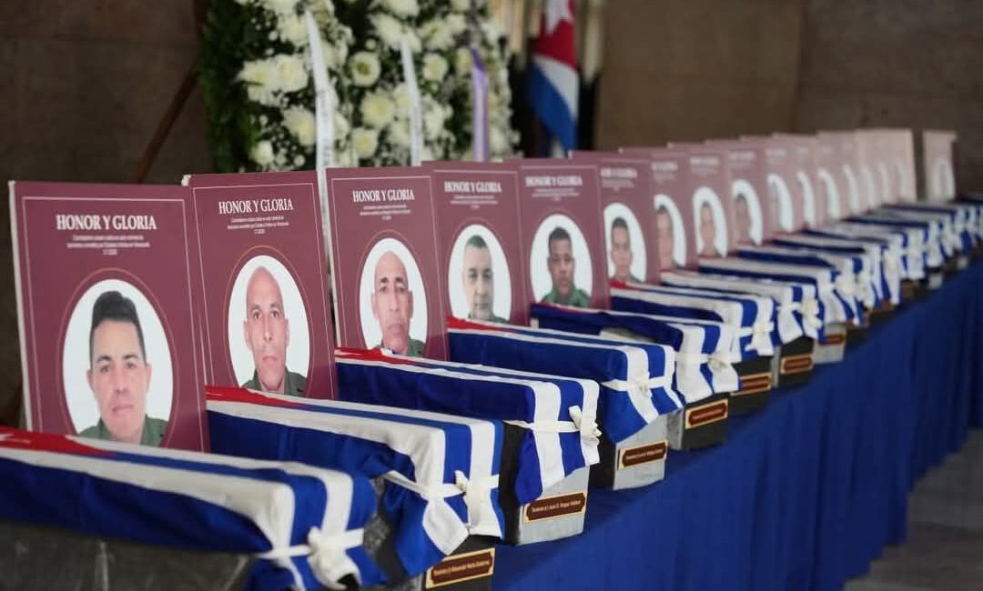ABD’nin Venezuela’daki askeri operasyonunda yaşamını yitiren 32 Kübalı askerin naaşları,