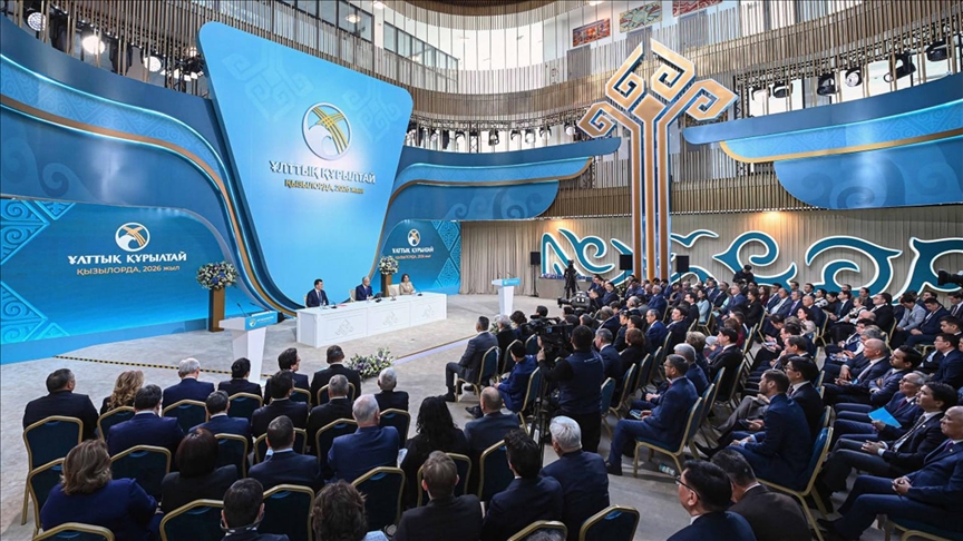 Kazakistan, siyasi sisteminde köklü bir değişikliğe giderek tek meclisli parlamento