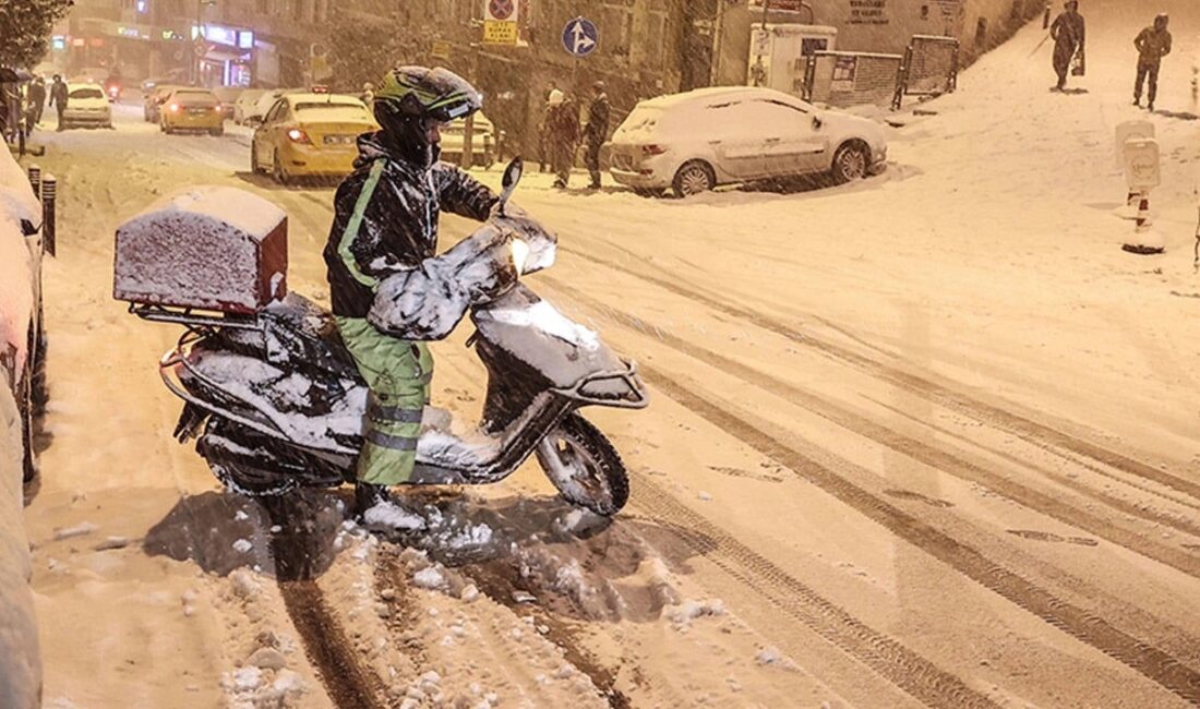 İstanbul Valiliği, kar yağışı nedeniyle uygulanan trafik kısıtlamasında ağır taşıtların