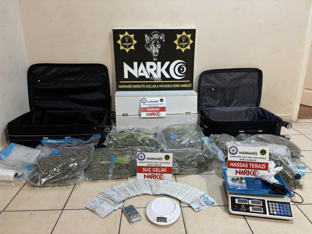 - Operasyonda 7 kilo 68 gram esrar ele geçirildi