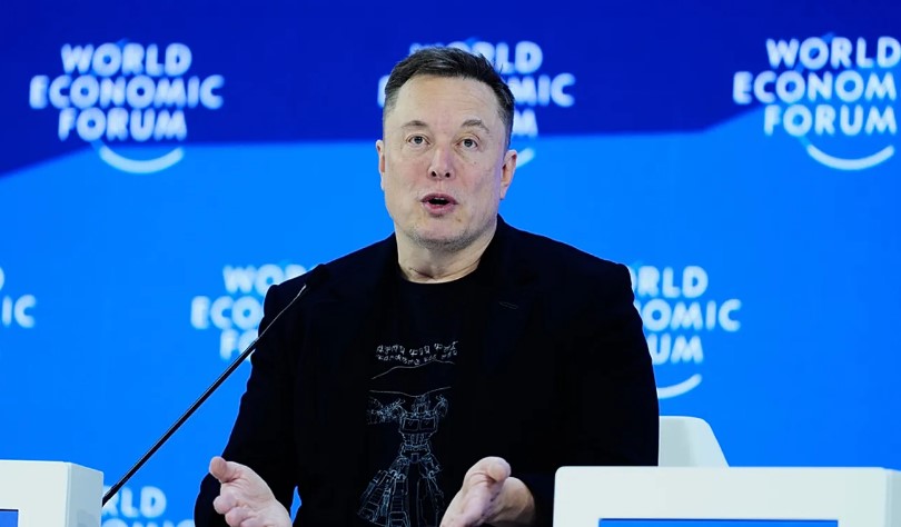 Elon Musk, Davos’ta düzenlenen Dünya Ekonomik Forumu’ndaki ilk konuşmasında robotların