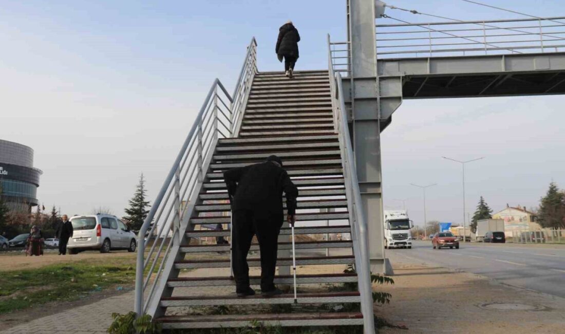 Eskişehir’in Odunpazarı ilçesinde ortasından geçen çevre yolu nedeniyle ikiye bölünen