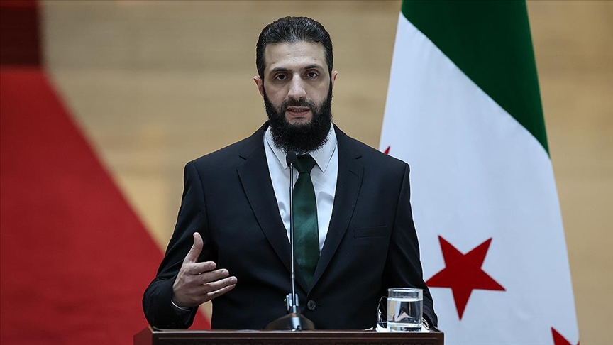Suriye Cumhurbaşkanı Ahmet El Şara, Mısır-Ticaret Odaları Federasyonu heyetiyle görüşmesinde,