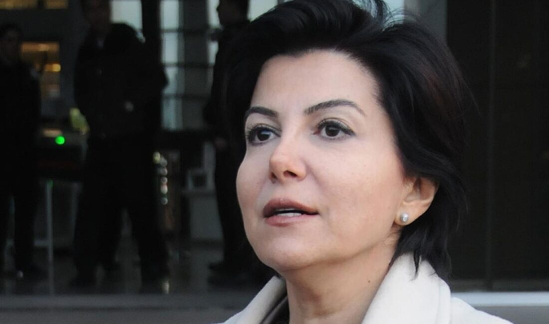 Gazeteci Sedef Kabaş’ın gözaltına alındığı öğrenildi. Bilgiyi, Kabaş’ın avukatı Uğur