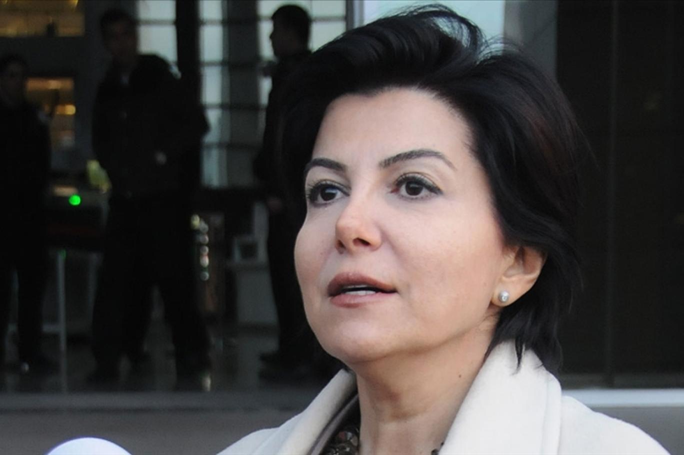 Gazeteci Sedef Kabaş’ın gözaltına alındığı öğrenildi. Bilgiyi, Kabaş’ın avukatı Uğur