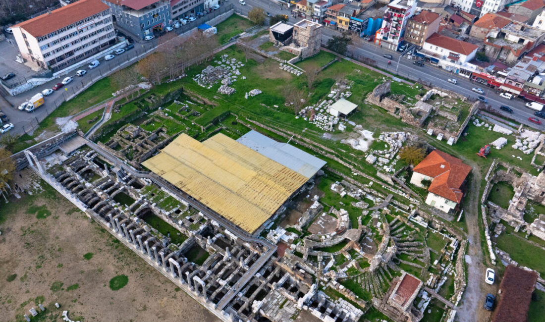 - İzmir'deki Smyrna Antik Kenti'nde bulunan mozaiklerde yer alan "Süleyman