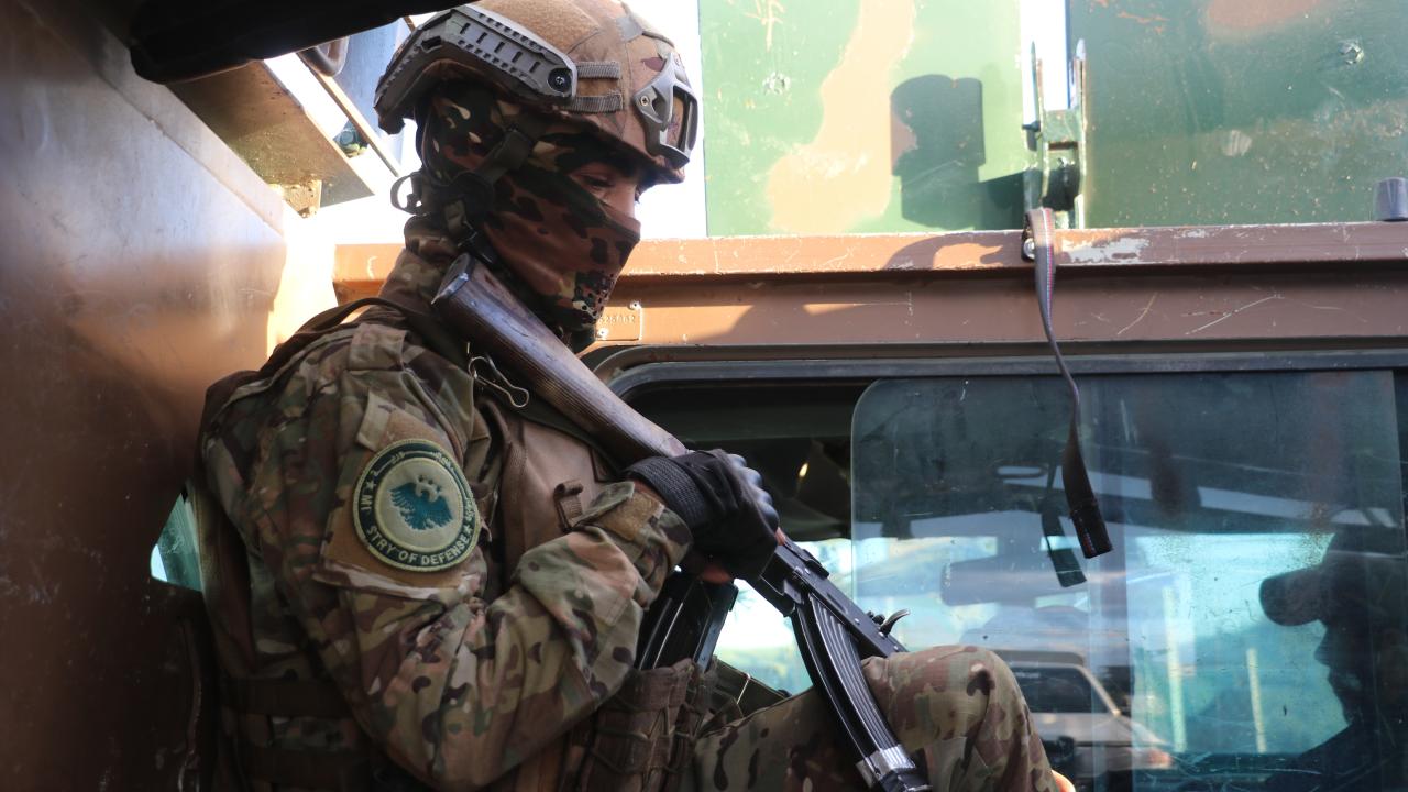 Suriye ordusu Fırat Nehri’nin batısında YPG’ye karşı operasyonlarını sürdürüyor. Suriye