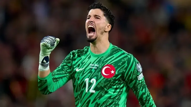 Milli kaleci Altay Bayındır, Manchester United serüveninin ardından yeniden Süper