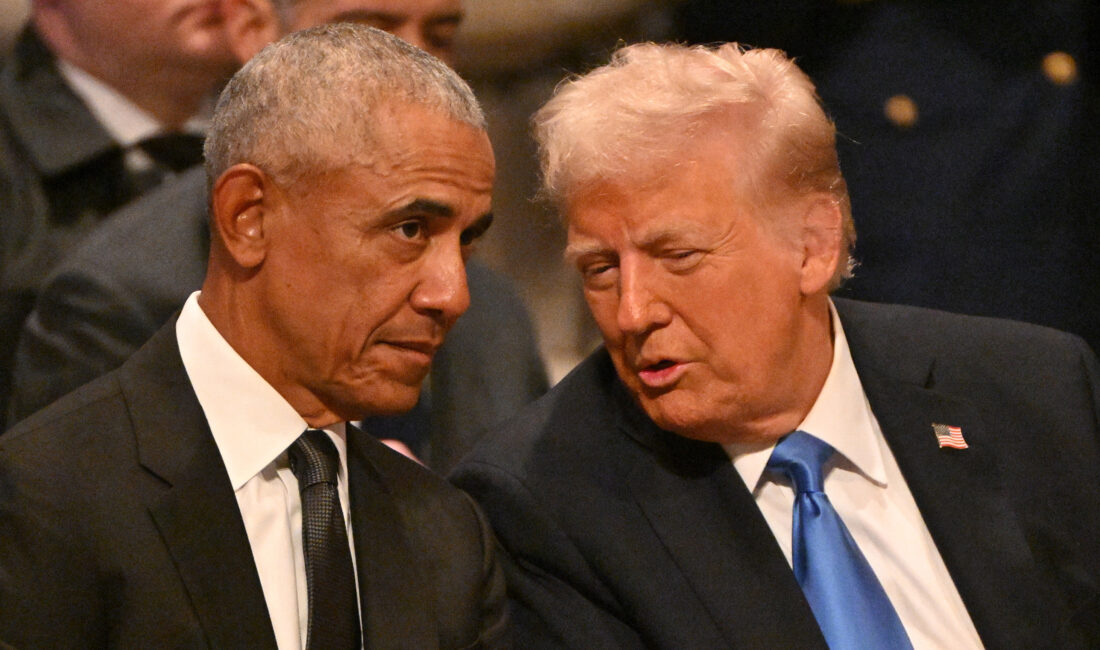Donald Trump, Barack ve Michelle Obama’nın maymun olarak tasvir edildiği