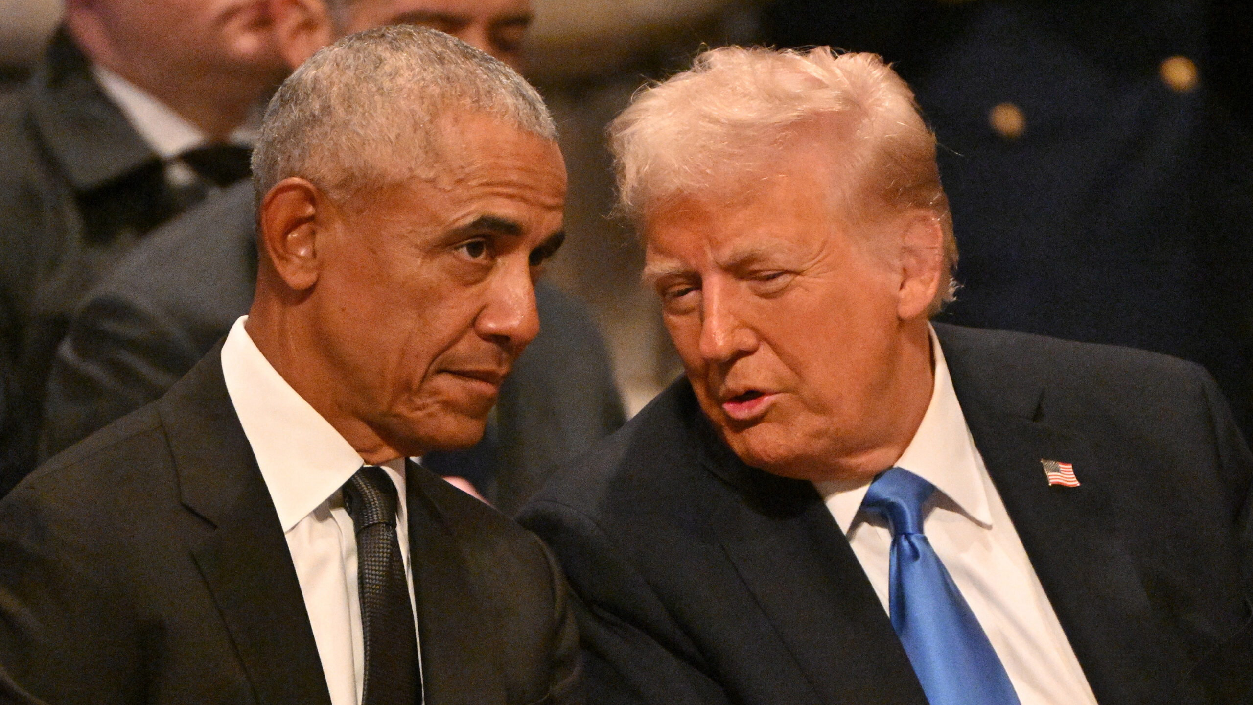 Donald Trump, Barack ve Michelle Obama’nın maymun olarak tasvir edildiği