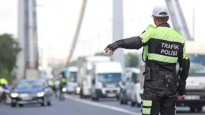 TBMM Genel Kurulu'nda kabul edilen yeni trafik düzenlemesiyle sürücüleri zor