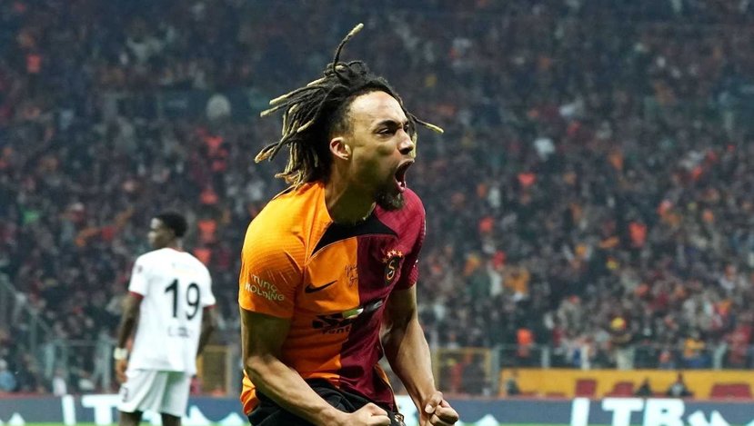 Galatasaray, ara transfer döneminin son saatlerinde taraftarını heyecanlandıracak dev bir