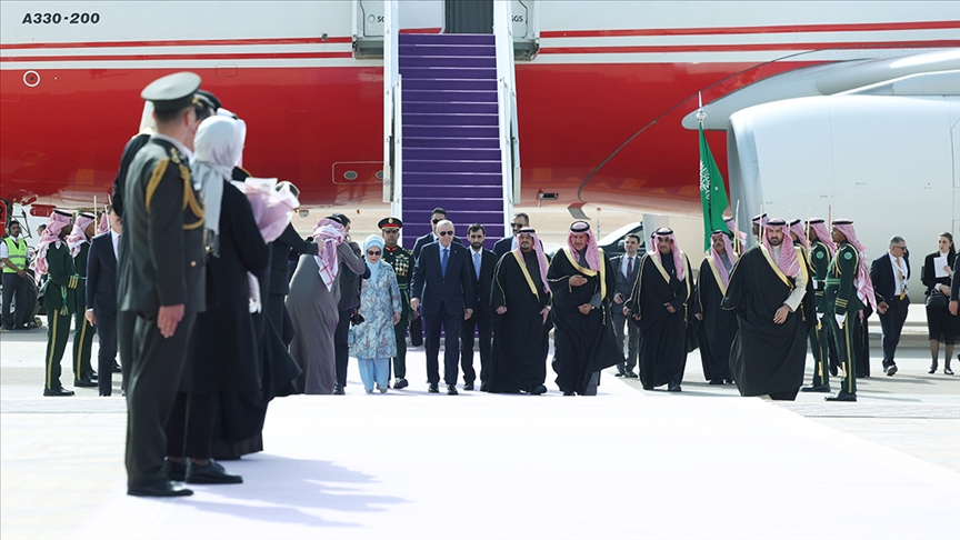 Cumhurbaşkanı Recep Tayyip Erdoğan, Suudi Arabistan'ın başkenti Riyad'a geldi.
