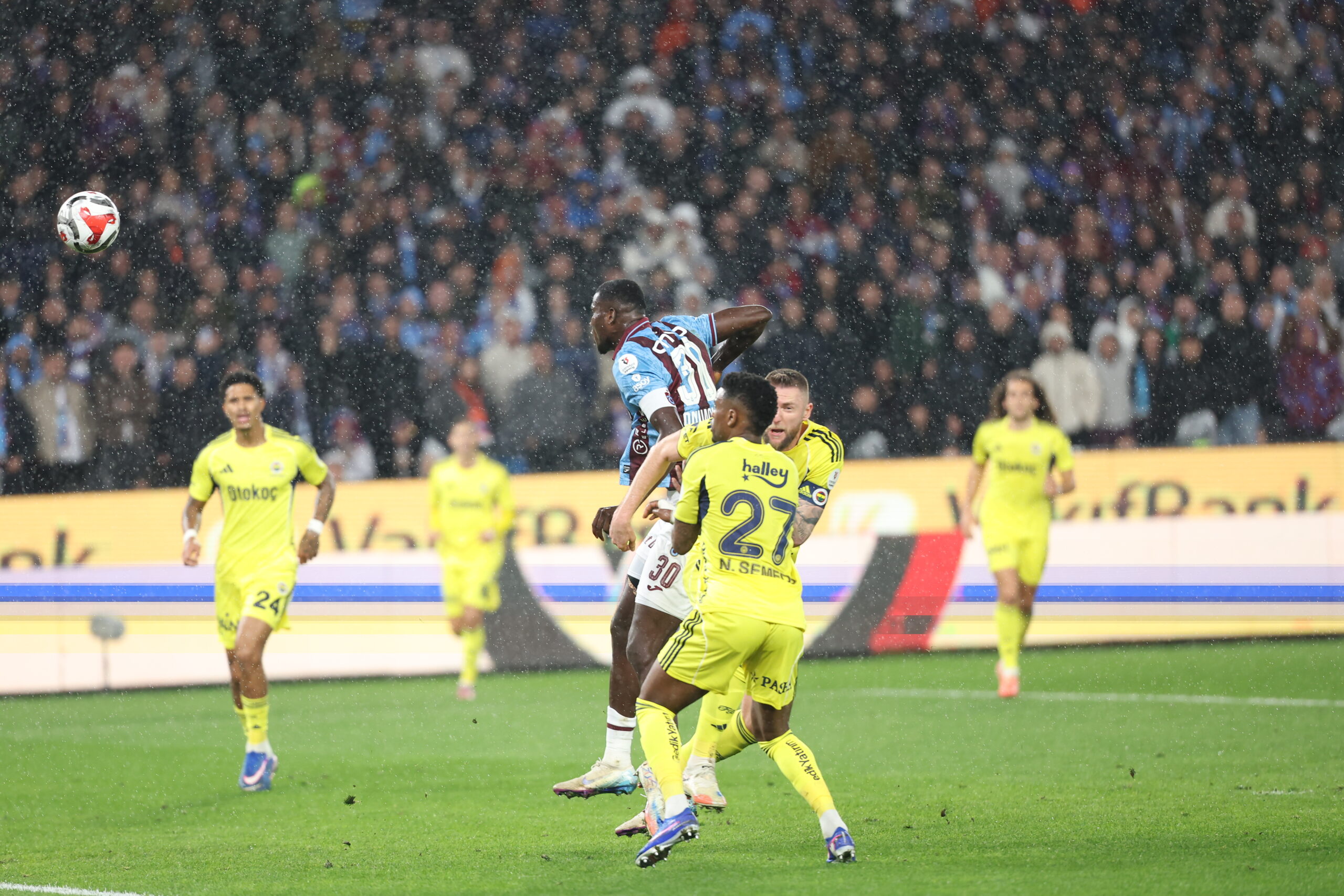 Süper Lig’in 22’nci haftasında Trabzonspor sahasında konuk ettiği Fenerbahçe’ye 3-2