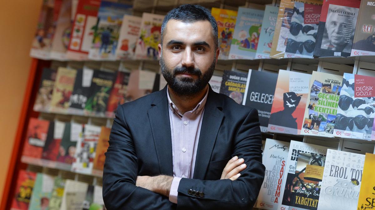 Gazeteci Alican Uludağ, İstanbul Cumhuriyet Başsavcılığı’nın talimatıyla Ankara’da gözaltına alındı.