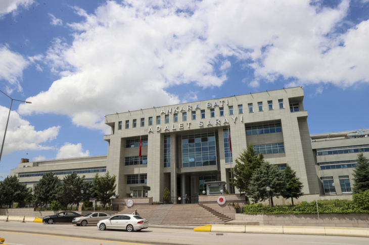 Ankara Batı Adliyesi’nde yapılan rutin denetimlerde 10 tam altın ve