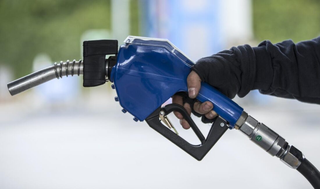 Brent petrol fiyatları ve döviz kurundaki hareketlilik, akaryakıt istasyonlarındaki tabelaları