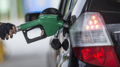 Küresel piyasalarda Brent petrol fiyatlarının haftayı yüzde 7 kayıpla kapatmaya
