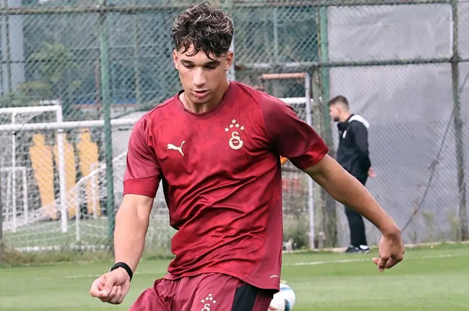 Türk futbolunda çok konuşulacak bir transfer hamlesi gerçekleşti. Galatasaray’ın efsane