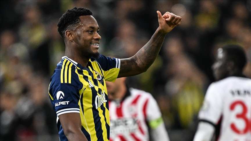 Fenerbahçe, kiralık olarak kadrosunda yer alan Kolombiyalı santrfor Jhon Duran