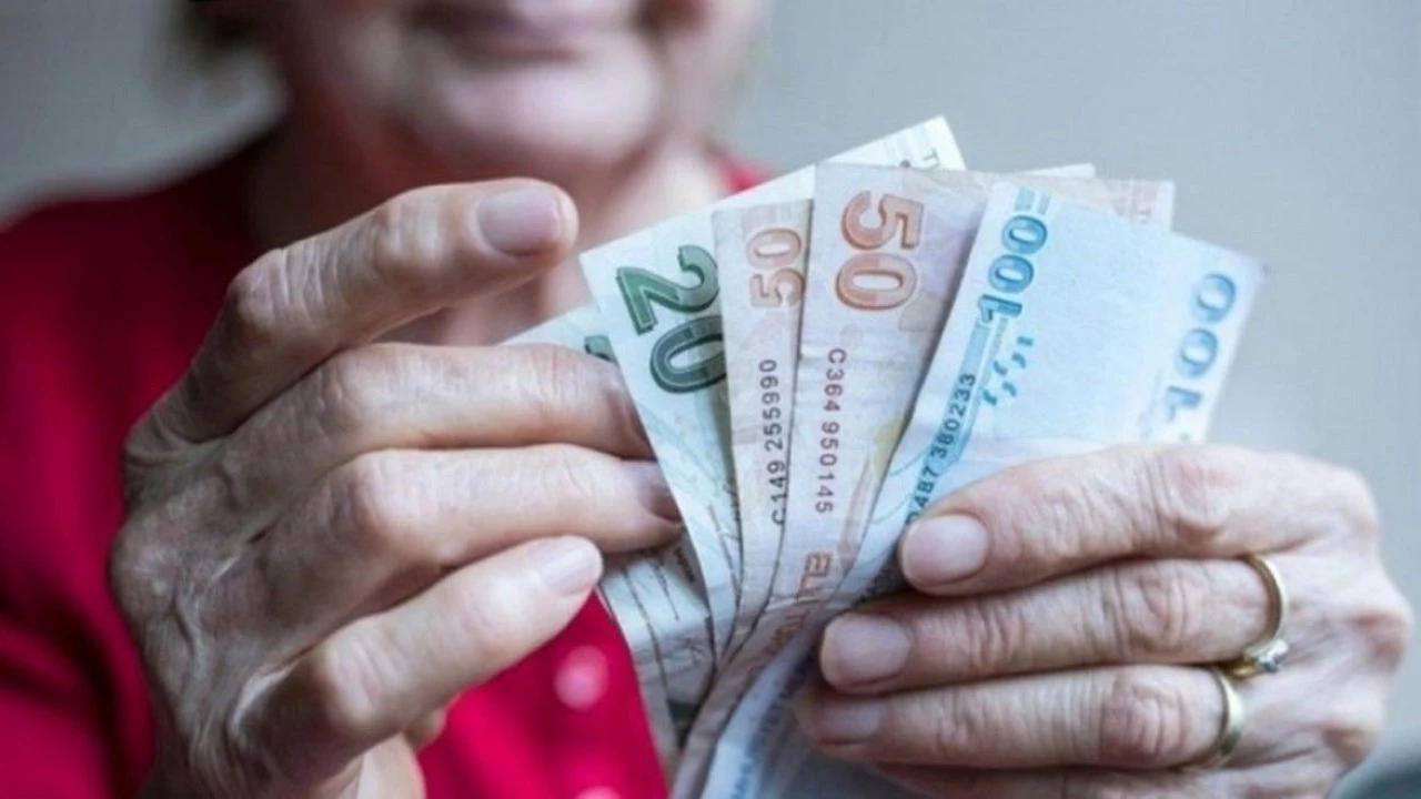 Türkiye’de 2023 yılında hayata geçen Emeklilikte Yaşa Takılanlar (EYT) düzenlemesi,