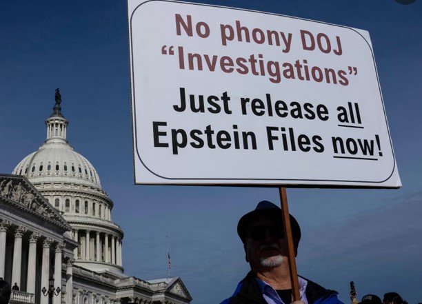 Jeffrey Epstein dosyalarının yayınlanmasının ardından mağdur avukatları, belgelerdeki sansür hatalarının