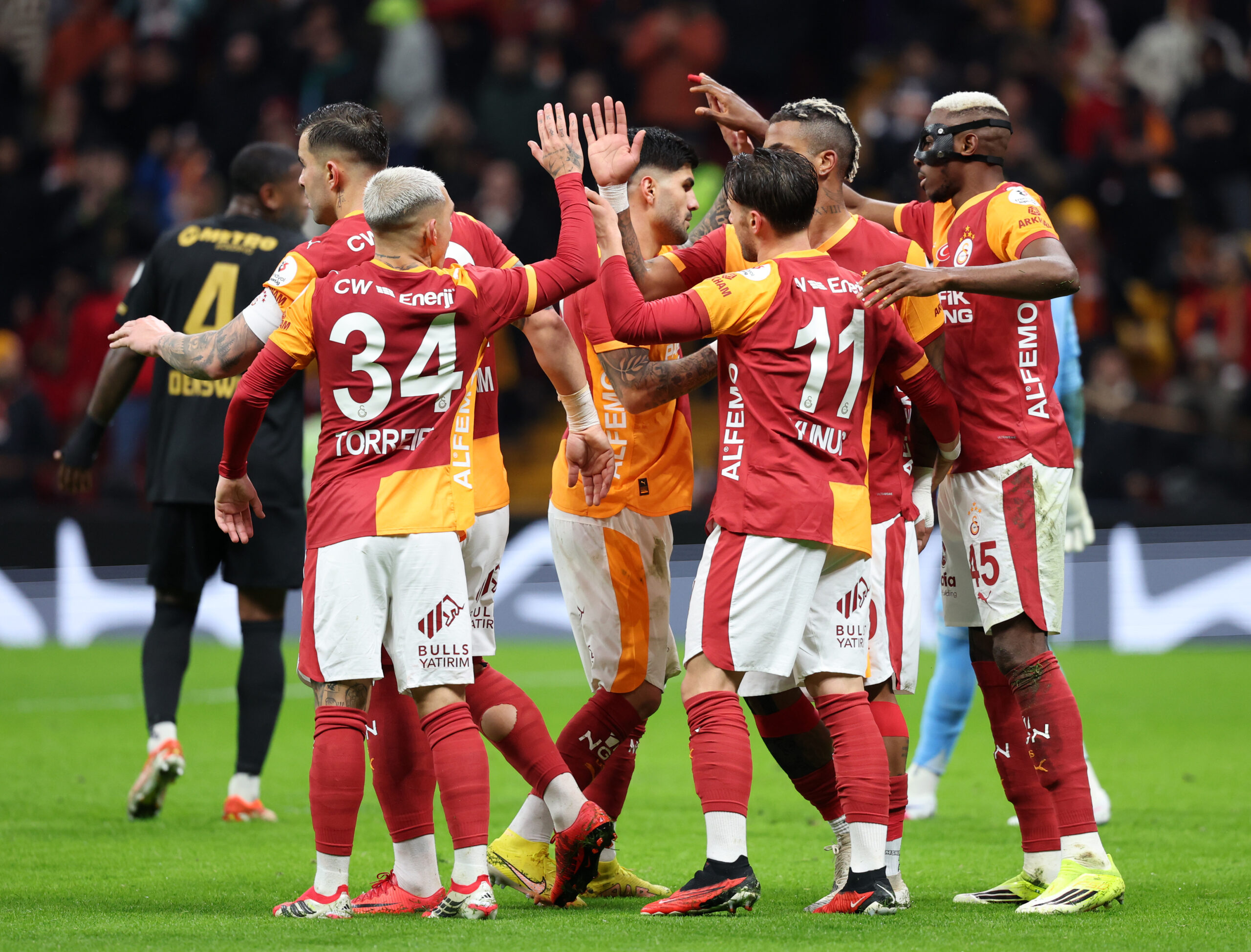 Galatasaray Kayserispor’u 4-0 Mağlup Etti, Süper Lig’de Liderliğini Sürdürdü