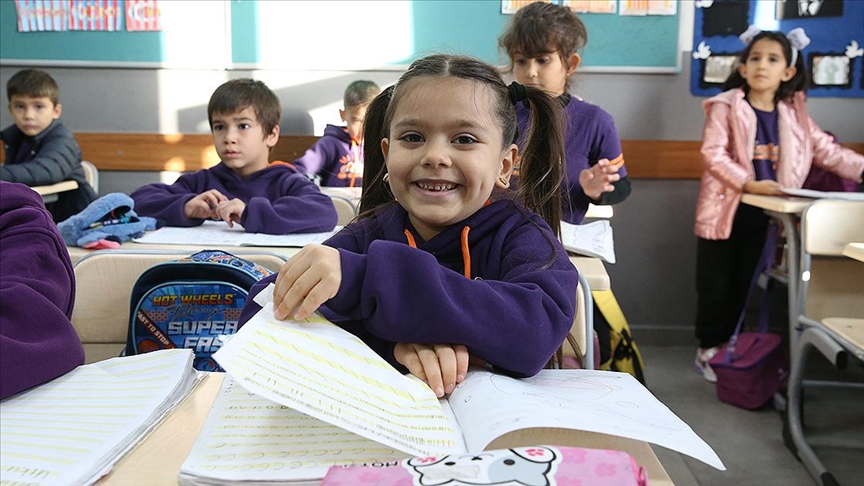 Yaklaşık 18 milyon öğrenci, iki haftalık yarıyıl tatilinin ardından yarın