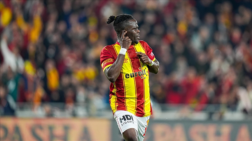 Beşiktaş, Göztepe forması giyen 23 yaşındaki Beninli futbolcu Junior Olaitan’ın