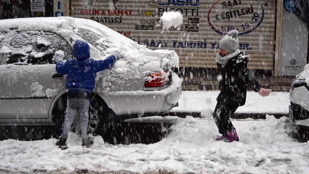 Meteoroloji verilerine göre yurt genelinde hava sıcaklıkları kuzey ve iç