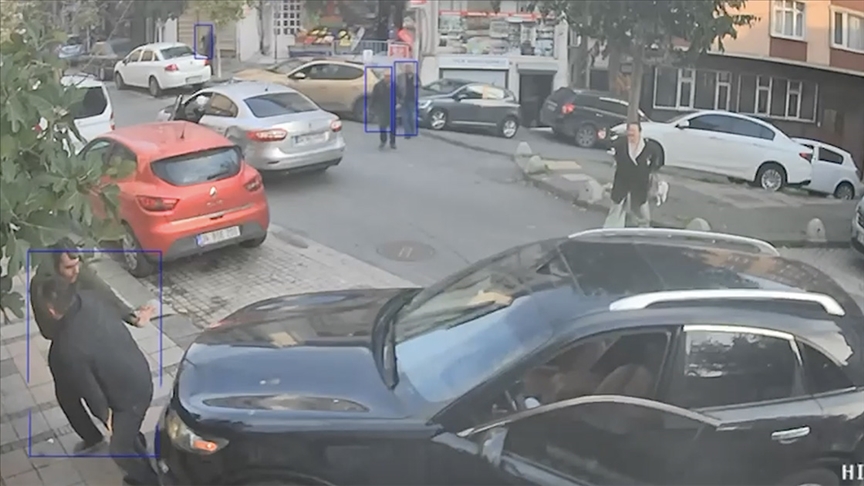 İstanbul’un Kağıthane ilçesinde geri manevra yapmak isteyen bir sürücü, kullandığı