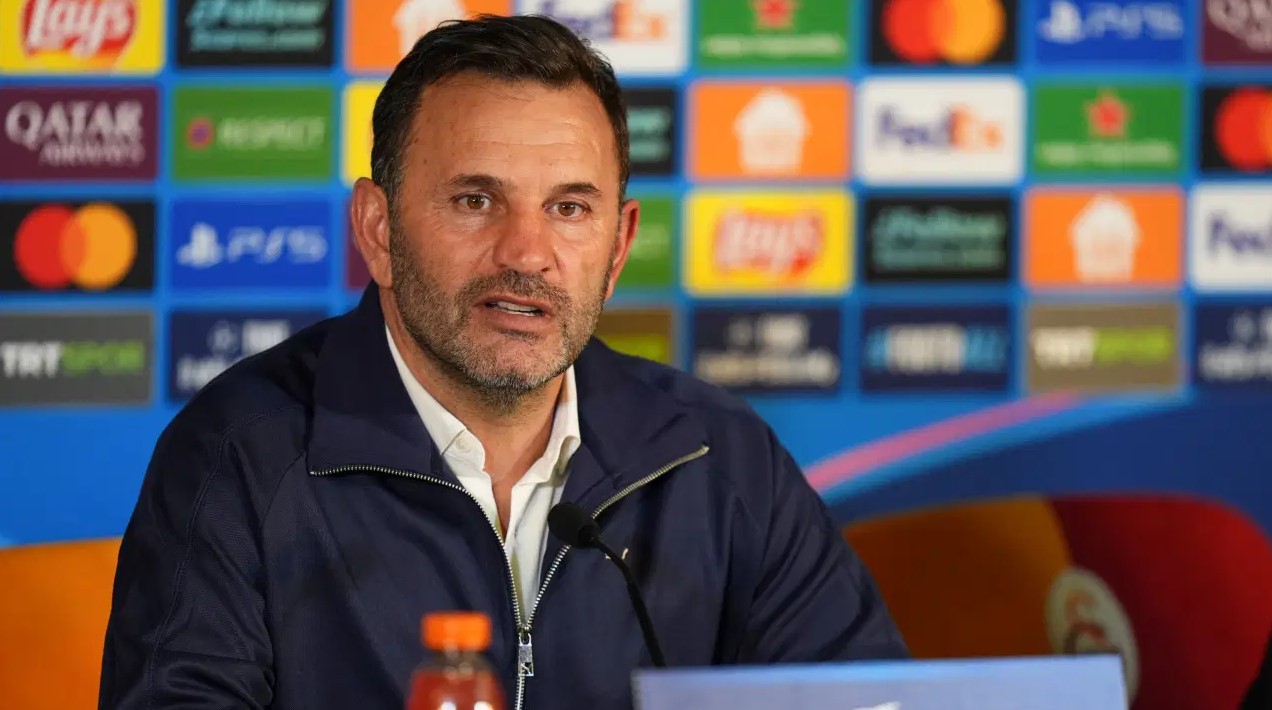 Galatasaray Teknik Direktörü Okan Buruk ve Nijeryalı yıldız Victor Osimhen,