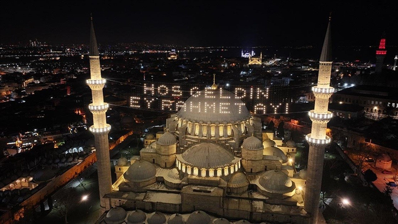 Ramazan ayına sayılı saatler kala, oruç ibadetini yerine getirmeye hazırlanan