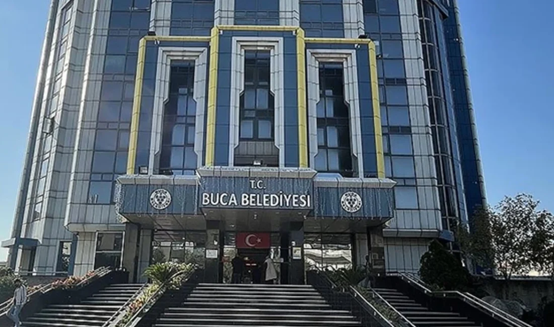 İzmir’de yerel yönetimlerde rüşvet ve yolsuzluk iddiaları gündemi sarstı.