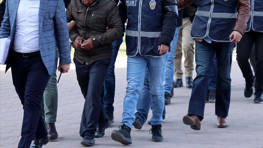 Ankara ve Diyarbakır’da jandarma ekiplerince “suç işlemek amacıyla örgüt kurmak”,