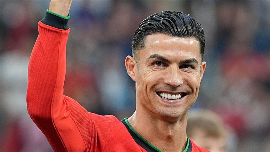 Dünya futbolunun yaşayan efsanesi Cristiano Ronaldo, sahadaki başarısını yönetim katına