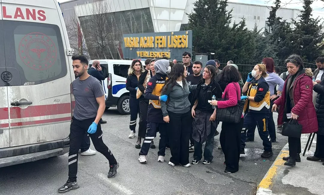 İstanbul Beylikdüzü’nde bulunan prestijli okullardan Yaşar Acar Fen Lisesi’nin laboratuvarında,