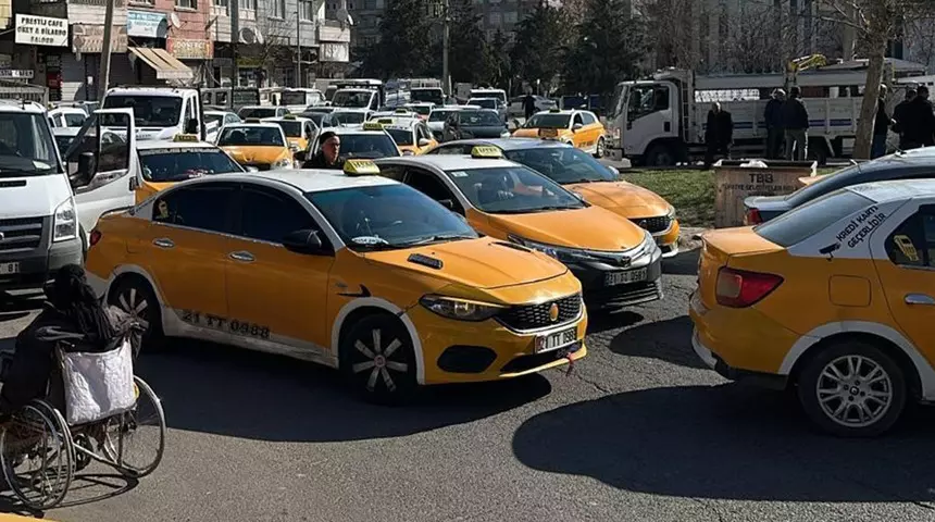 Diyarbakır Büyükşehir Belediyesi tarafından alınan kararla taksi ücretlerine yapılan zammın