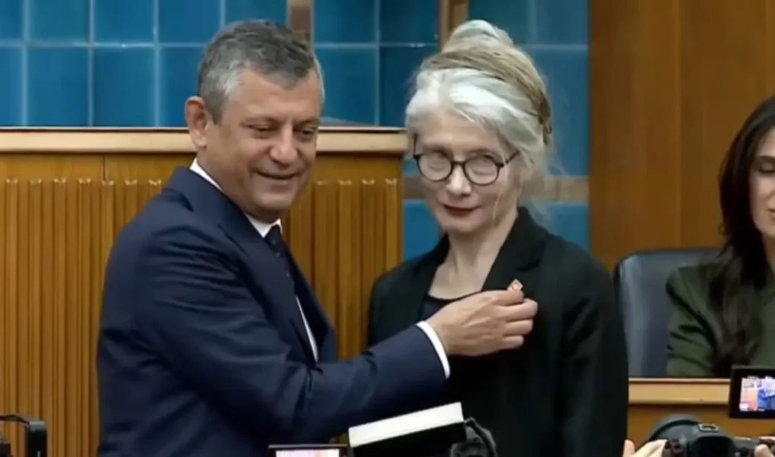 Siyaset dünyasında "Amazon Kadın" lakabıyla tanınan, eski hakim ve YARSAV