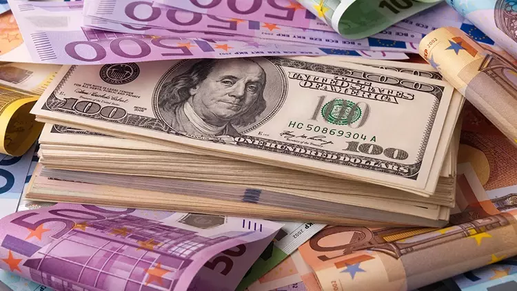 Yeni haftanın ilk işlem gününde serbest piyasada döviz kurları karışık