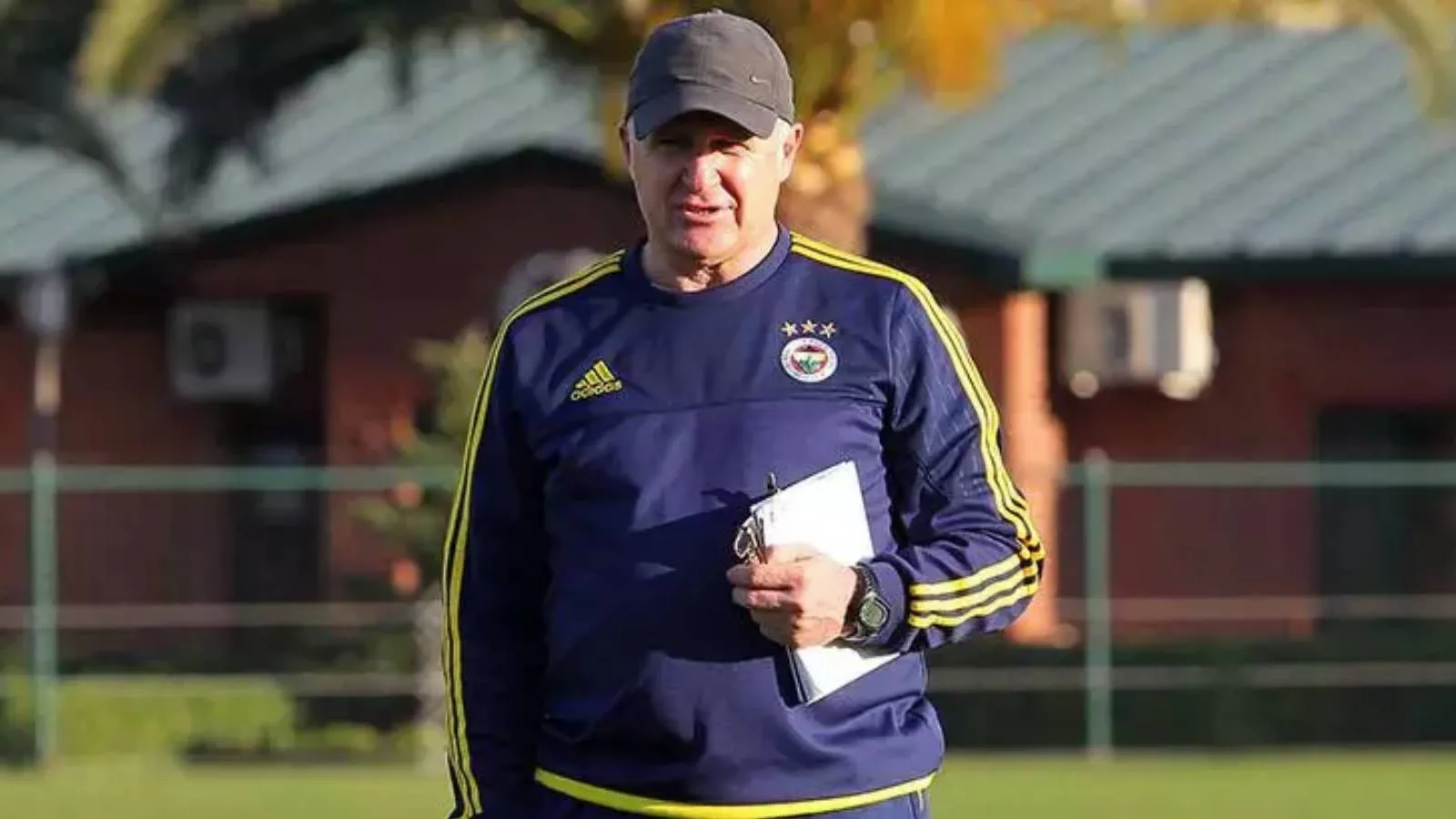 Fenerbahçe, futbol yapılanmasında köklü bir değişikliğe giderek altyapı ve akademi