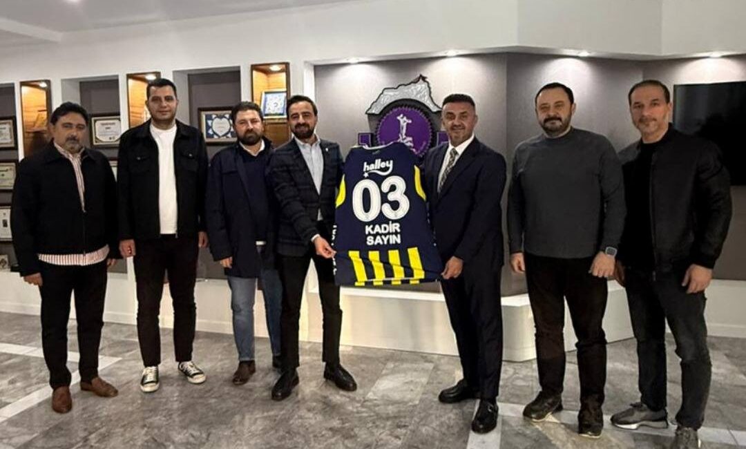 Afyonkarahisar Fenerbahçeliler Derneği Yönetim Kurulu Başkanı Bilal Özharputlu ve beraberindeki