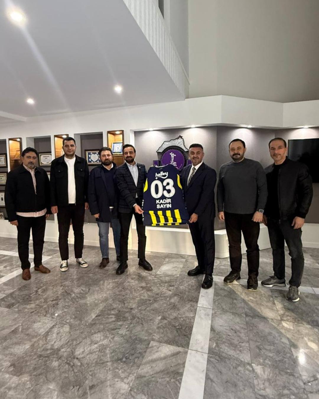 Afyonkarahisar Fenerbahçeliler Derneği Yönetim Kurulu Başkanı Bilal Özharputlu ve beraberindeki