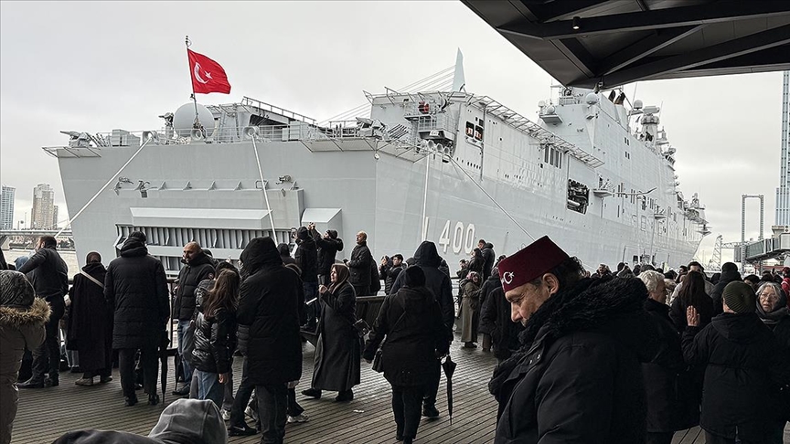 Avrupa’da yaşayan Türk vatandaşları, Rotterdam Limanı’na demir atan Türkiye’nin ilk
